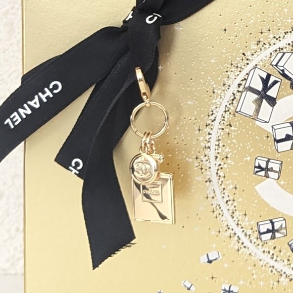 2023 Chanel Holiday Set, A Sight To See, Blue Pouch, NWT, Box, Ribbon, Liner - Picture 3 of 7